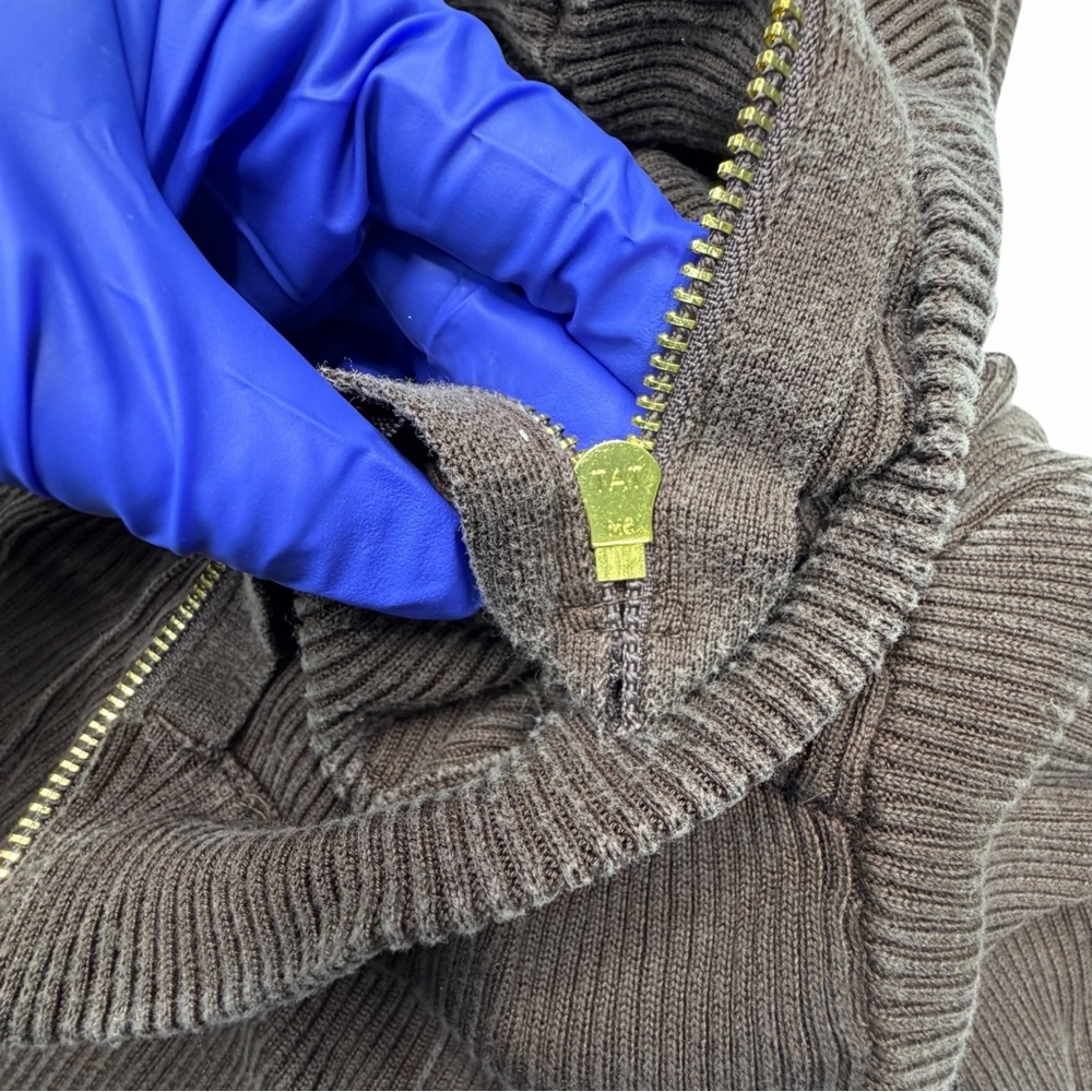 Prada Short Sleeve Top with Gold Zip size 40 equivalent to a 4 - Picture 7 of 10